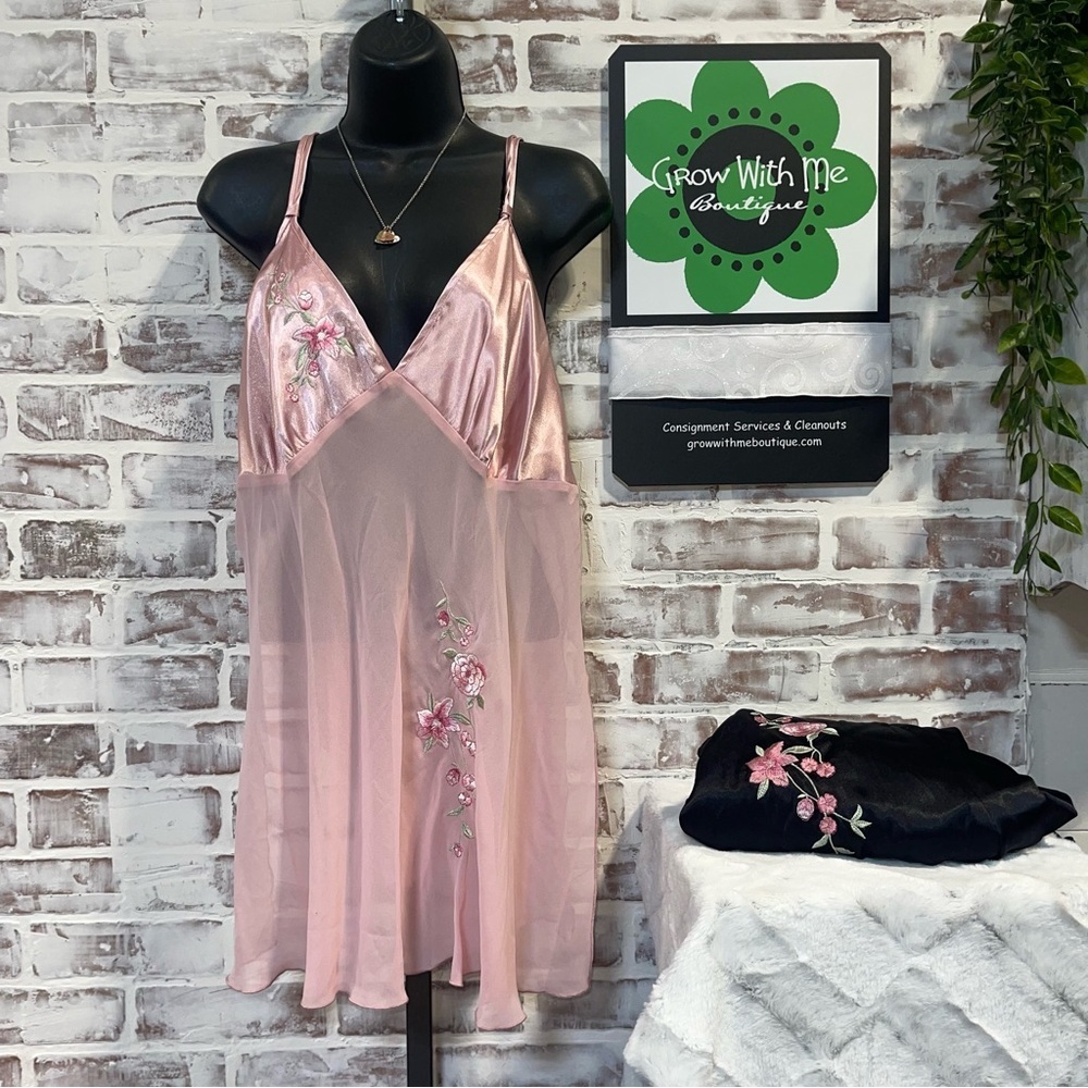 California dynasty Pink and black satin Floral Embroidered Nightgown set